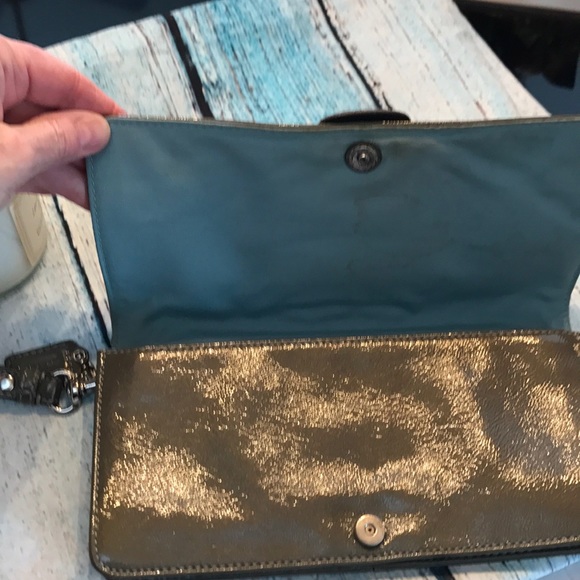 Coach patent leather large wristlets - Picture 6 of 8